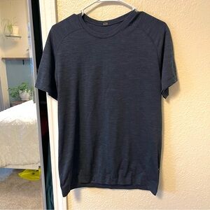 Men’s Lululemon Blue Short Sleeve Top - Time to Get Dirty Shirt - size M